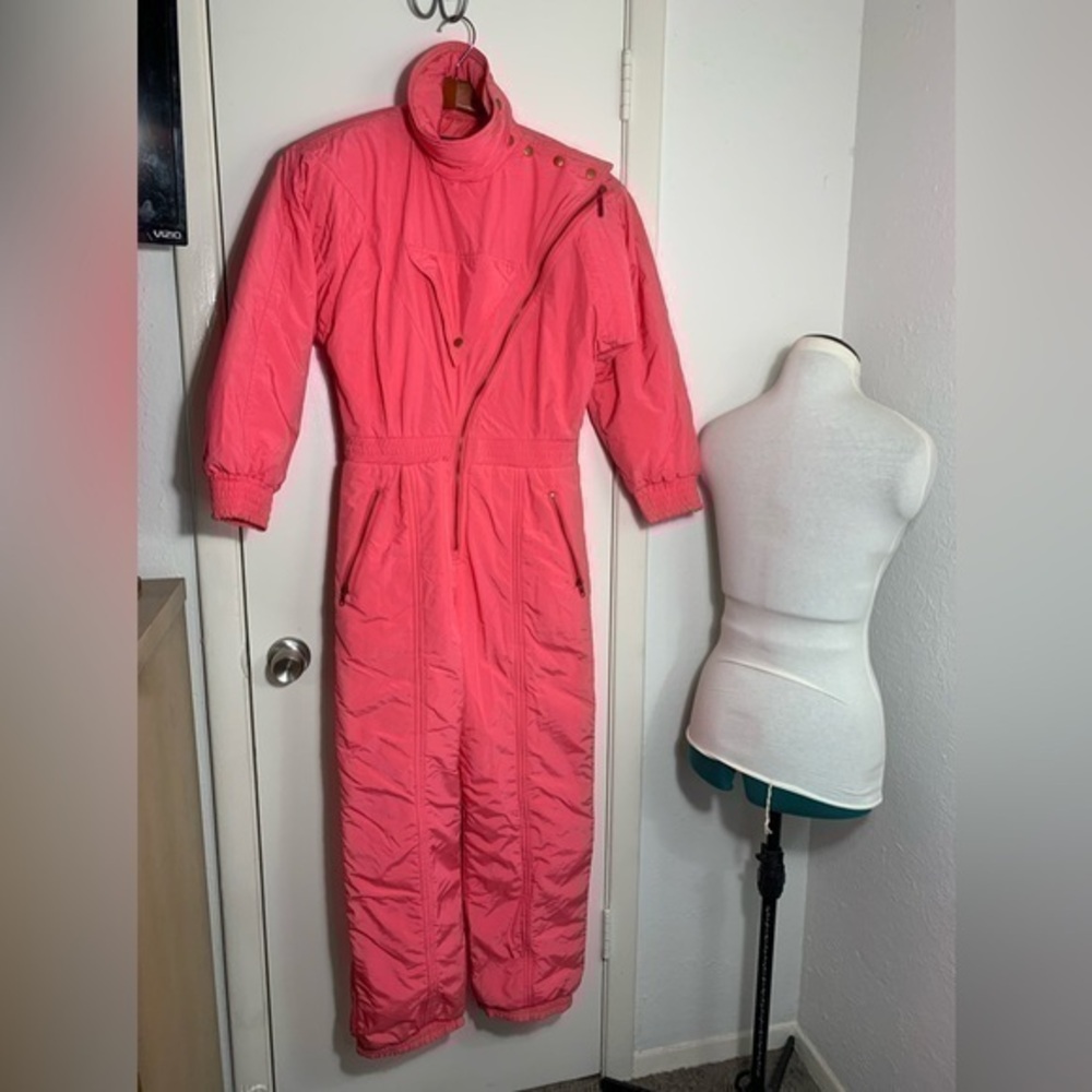 OSSI vintage 80’s women’s pink snow ski suit one piece bibs asymmetric zipper  8